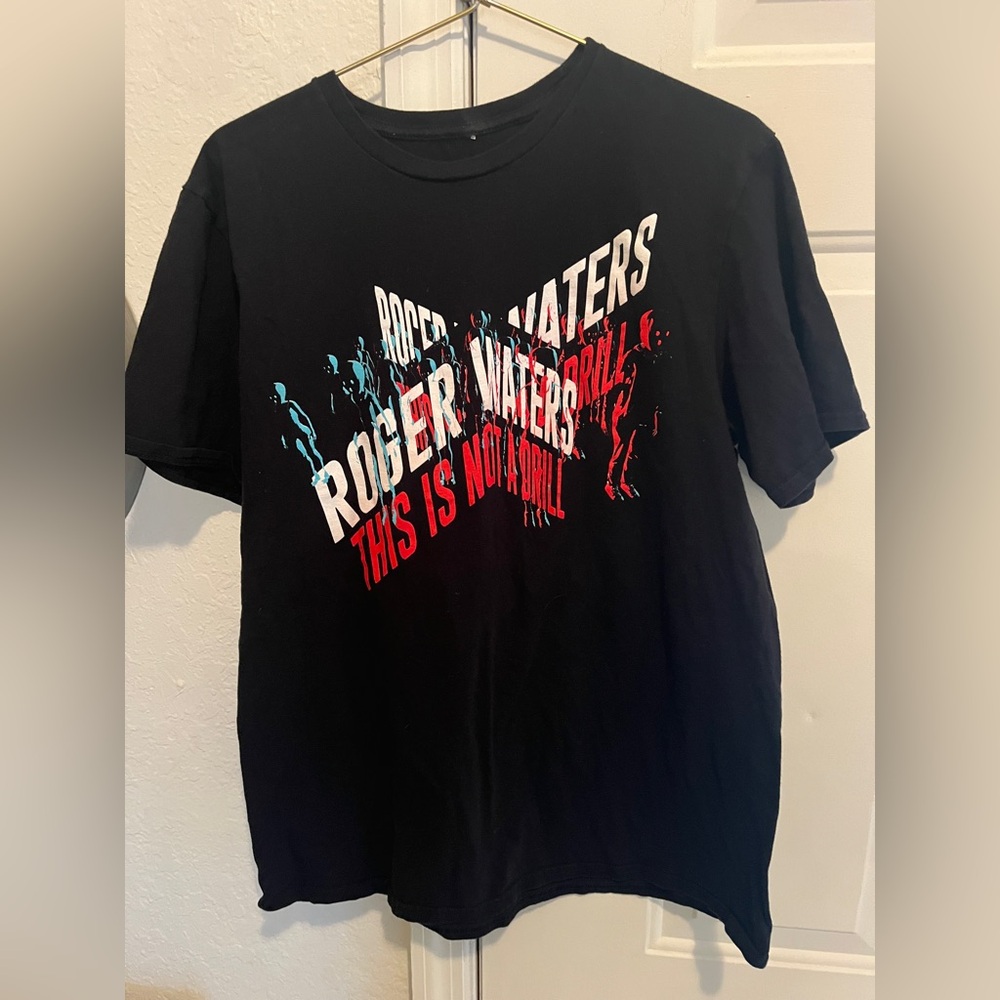 Men’s size large Roger Waters This Is Not A Drill t shirt